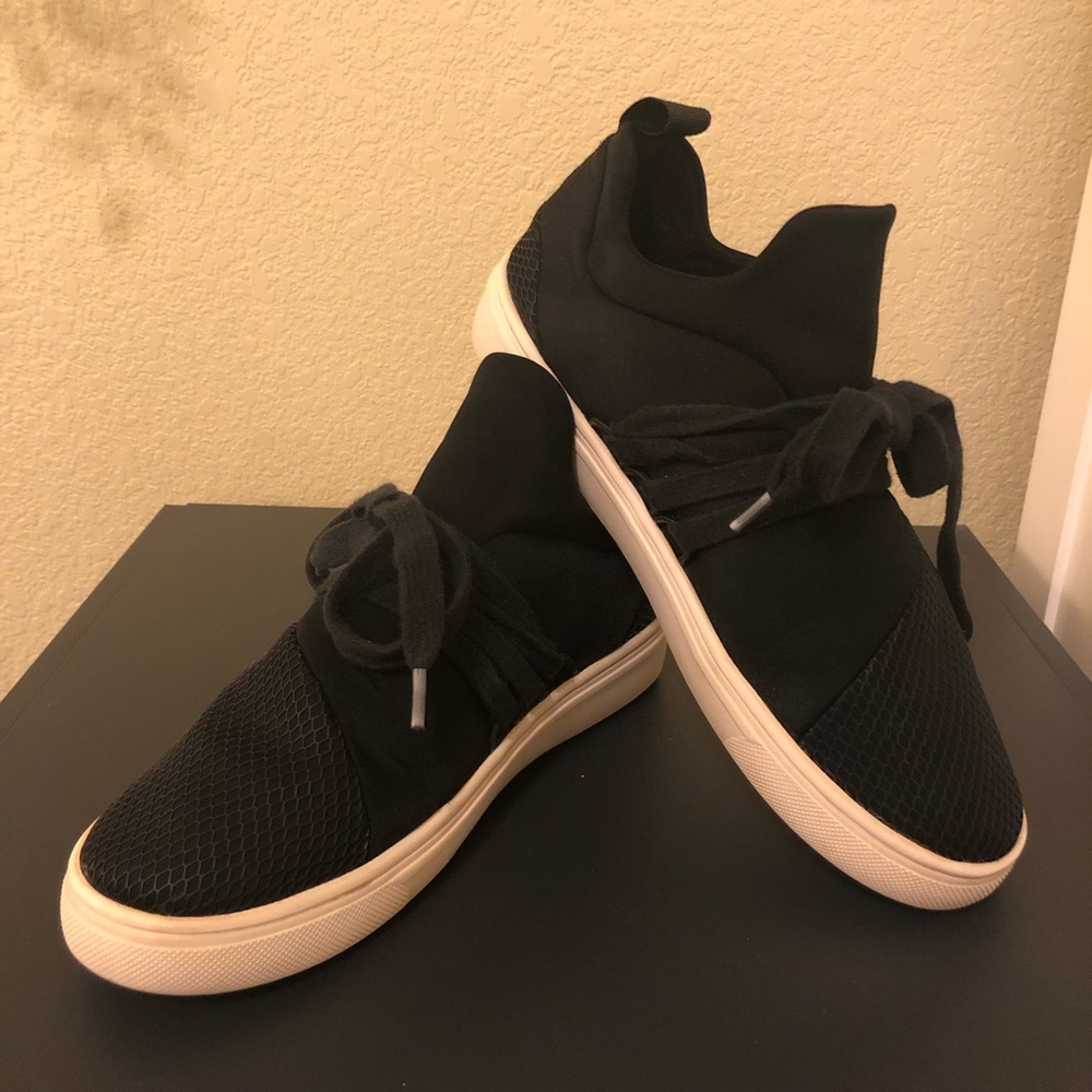 Black Steve Madden Lancer Sneakers 7.5